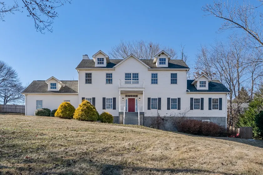 8 min to Downtown • 6000 SF • Sauna • Hot Tub - Image 1