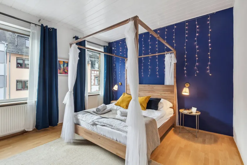 Canopy Bed l 4 BDR l Vintage Vibes – ZachaStay - Image 1