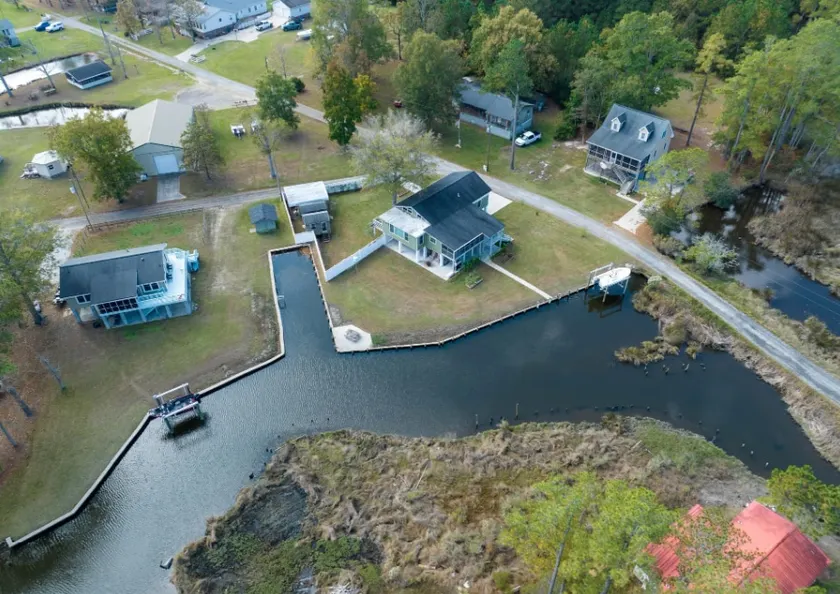 Waterfront Anglers Hideaway - Image 1