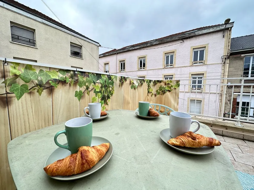 E2 Placet 2 bedrooms with terrace and parking - Image 1