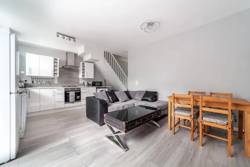 Spacious 4 bedroom house in Selhurst park - Image 1