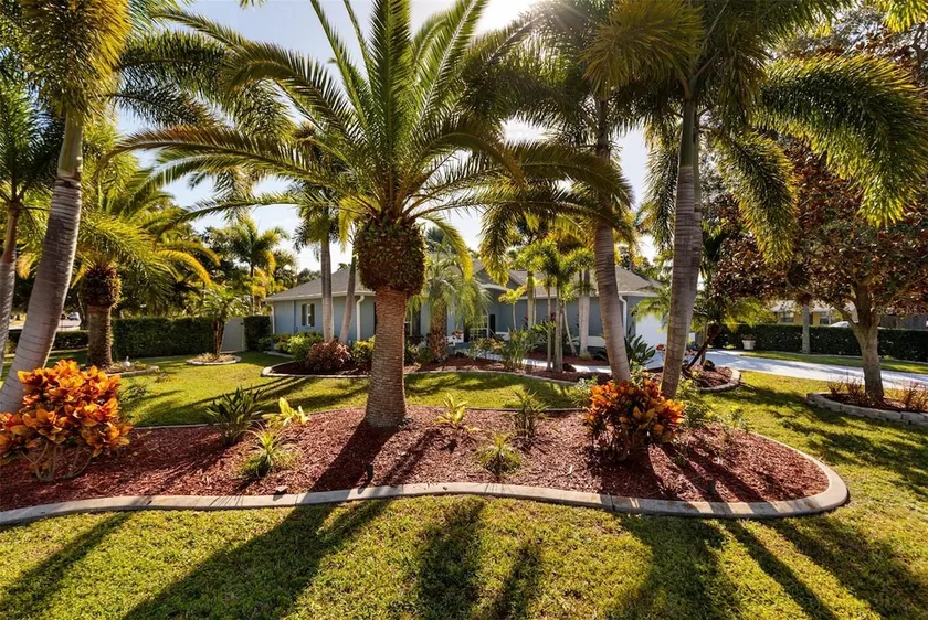 Tropical Paradise - Private Pool, Spa & BBQ ! - Image 1