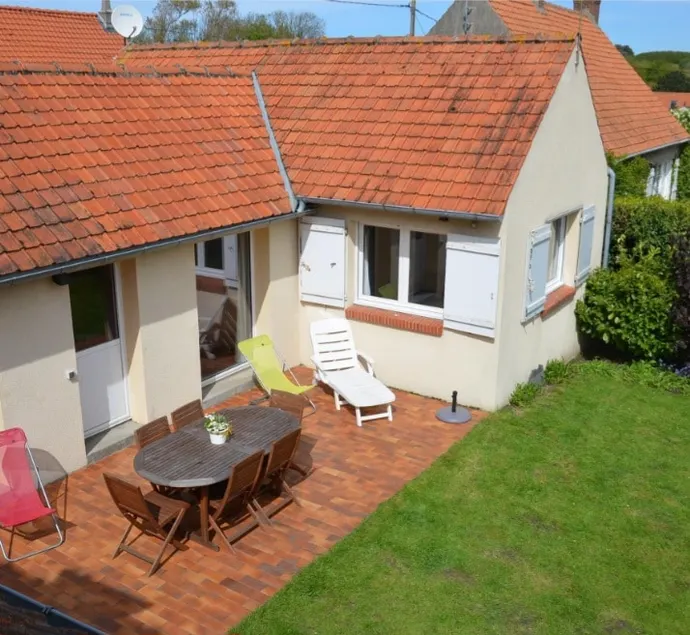 Lovely bright house with enclosed garden 5 minutes walk from the beach - Image 1