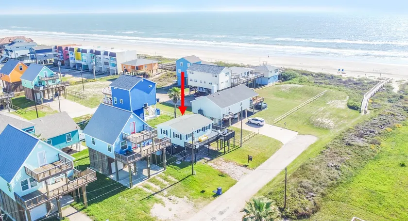 1 Min Walk to Beach! | Sleeps 6 | Just Beachy - Image 1