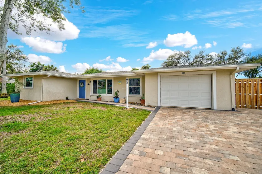 Nokomis Beach Vacation Getaway - Image 1