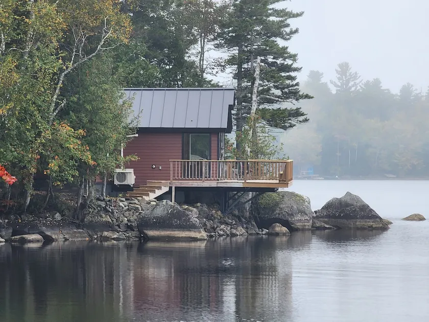Luxurious and very private lake front cottage - Image 1