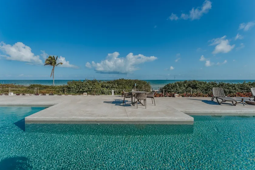 Exclusive oceanfront villa with private pool - Image 1