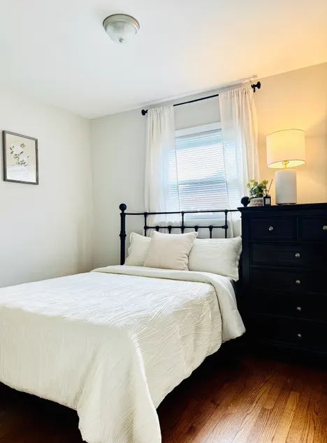 CozyChic 3BR Near Chicago| Walk to Train w/parking - Image 1