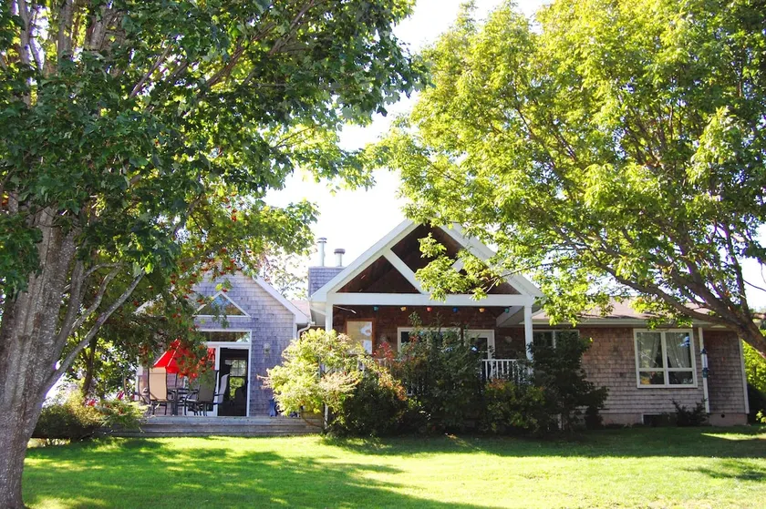 Artist's Beach House - Image 1