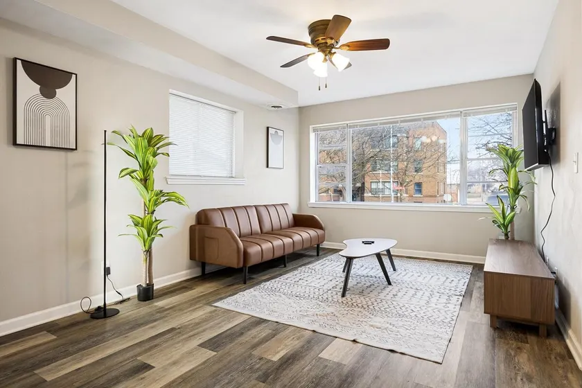 A Trendy Escape close to Downtown Peoria - Image 1