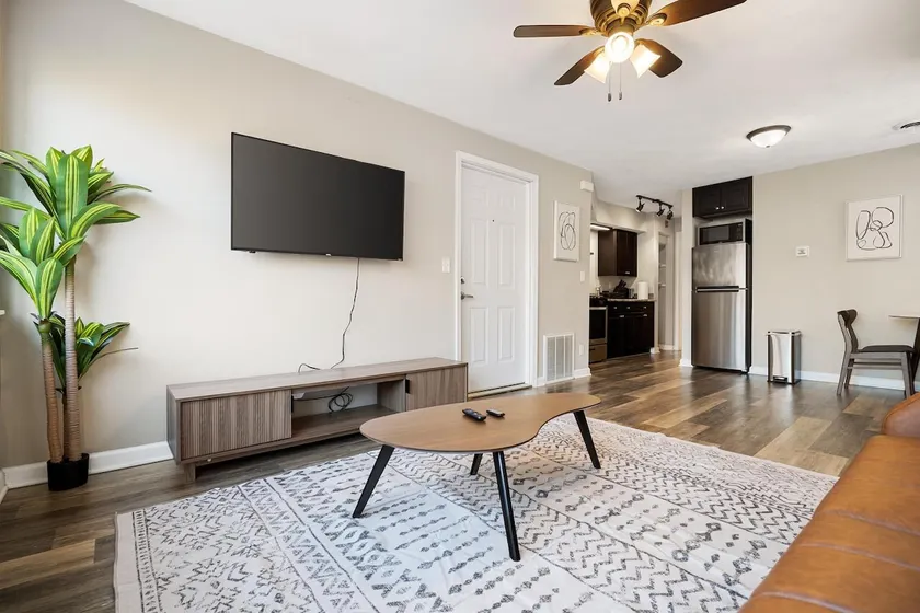 Urban 1BD moments away from DT Peoria - Image 1