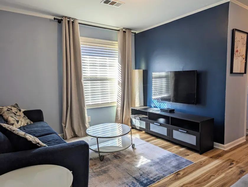 Stylish Downtown Apt | Unit #3 | Near Everything! - Image 1