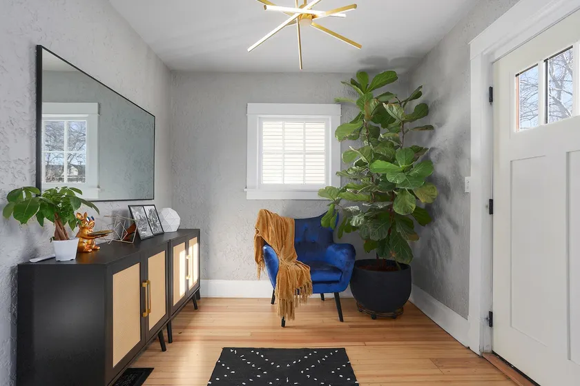 Brookside Chic Charmer - Image 1