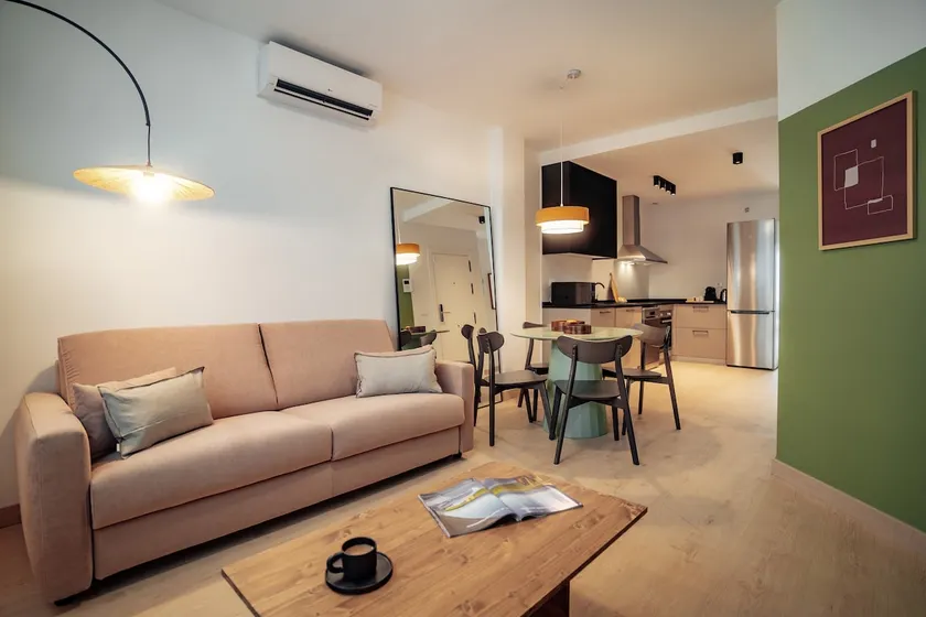 Los Olivos | 1-Bedroom Apartment with Patio - Image 1