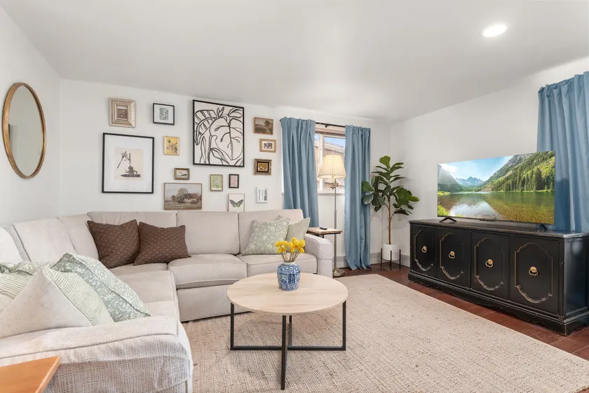 Beautiful Unit Near Red Rocks - Image 1