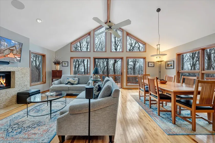 NO STEP ENTRY Wintergreen Mtn Home,HotTub,Sleeps10 - Image 1