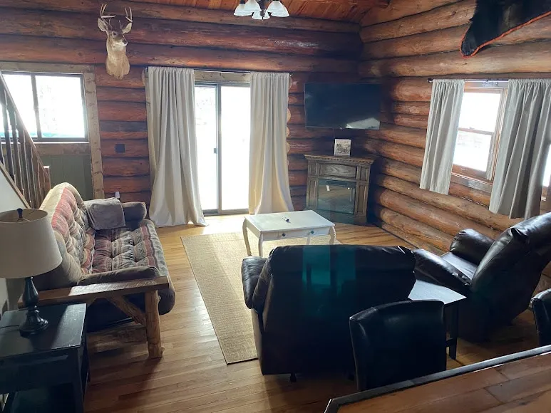 Warroad Log Cabin Heated Garage! - Image 1