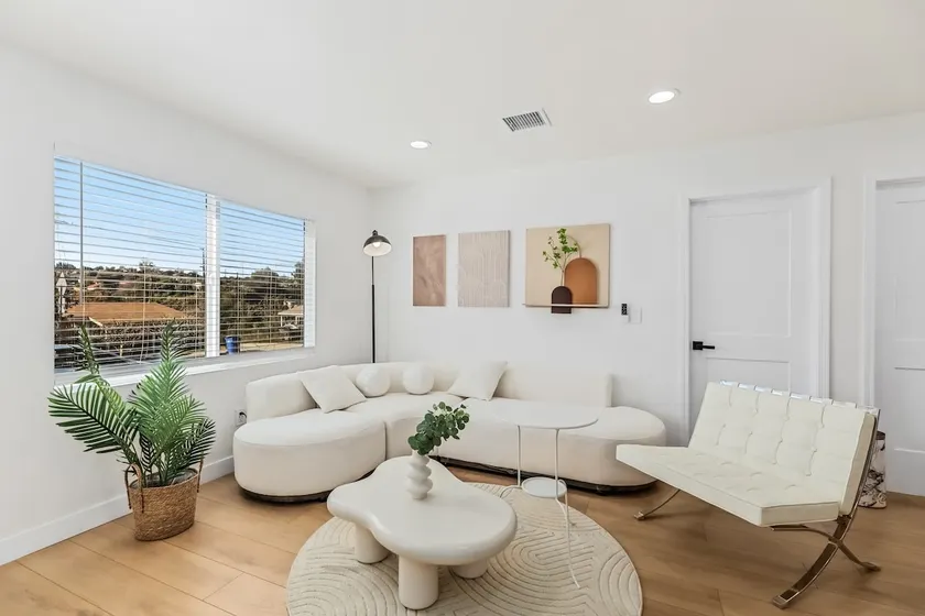 Newly renovated cozy private house | Near restaurants and supermarkets | Convenient and quiet area | Fully equipped | Easy parking - Image 1