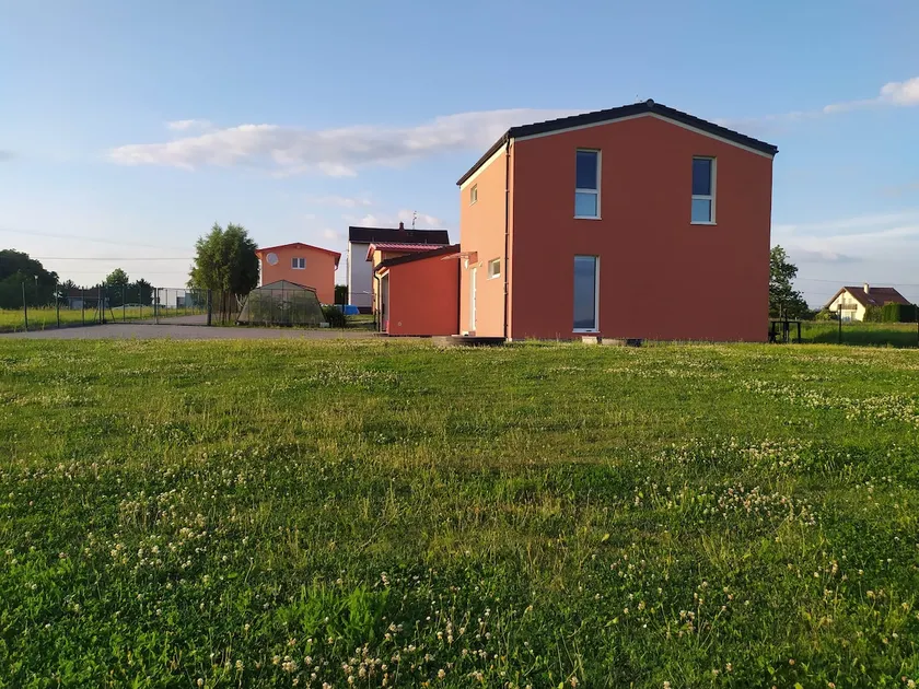 The solitary standing quest house - Image 1