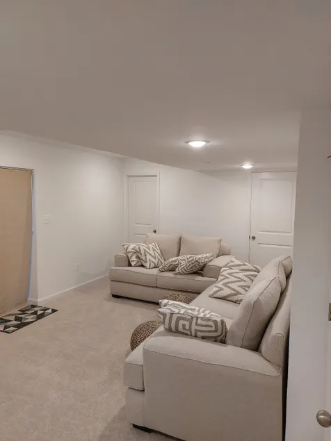 New spacious private guest suite - Image 1