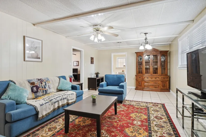Luxurious 3 BR Retreat: Your Gateway to NOLA Fun! - Image 1