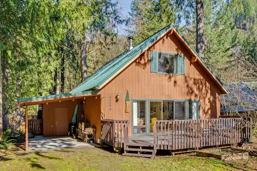 Cozy Cabin near Mt Hood w/ Hot Tub - Image 1
