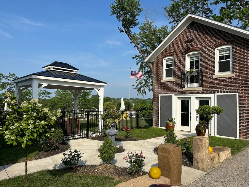 GrandVue - 1880 Carriage House - Image 1