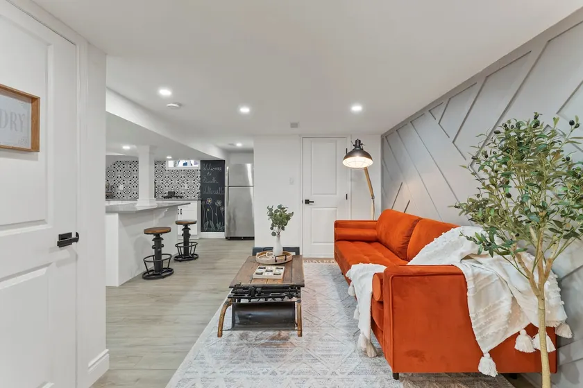 Central Windsor Apartment in South Walkerville - Image 1