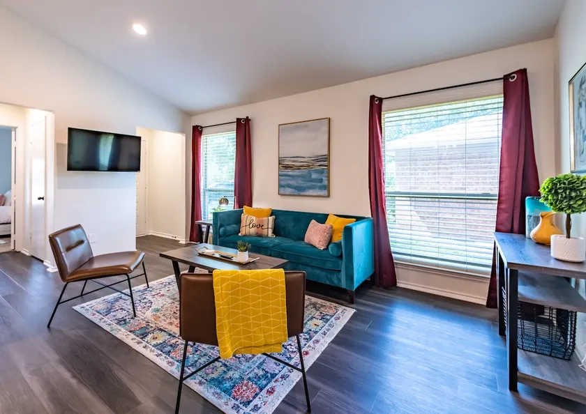 Cozy 2Bed/2Bath - Modern & Spacious - Central Frisco - Image 1
