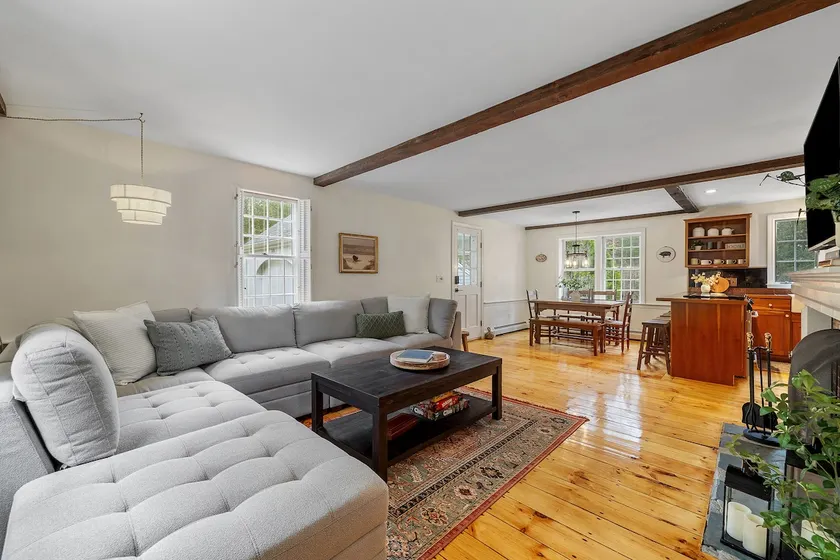 Pet friendly Cotuit Charmer- 5min drive from beach - Image 1