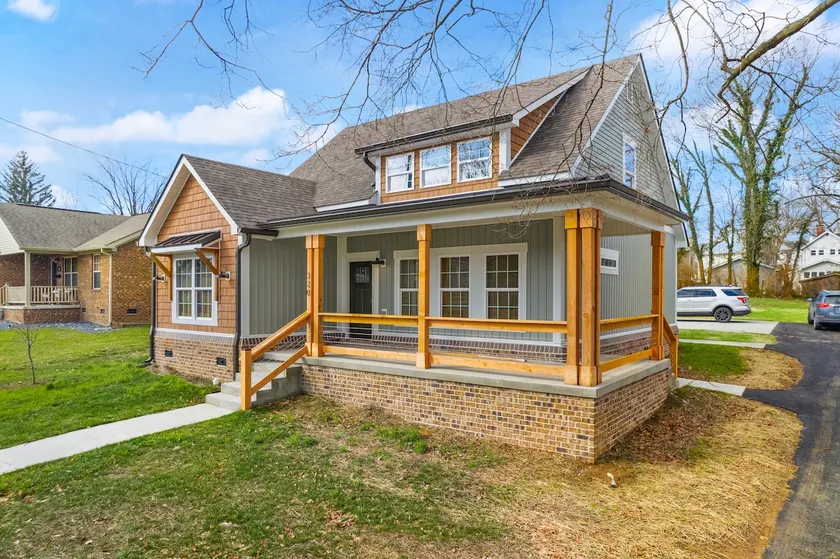 Newly Built Town & Country - Image 1