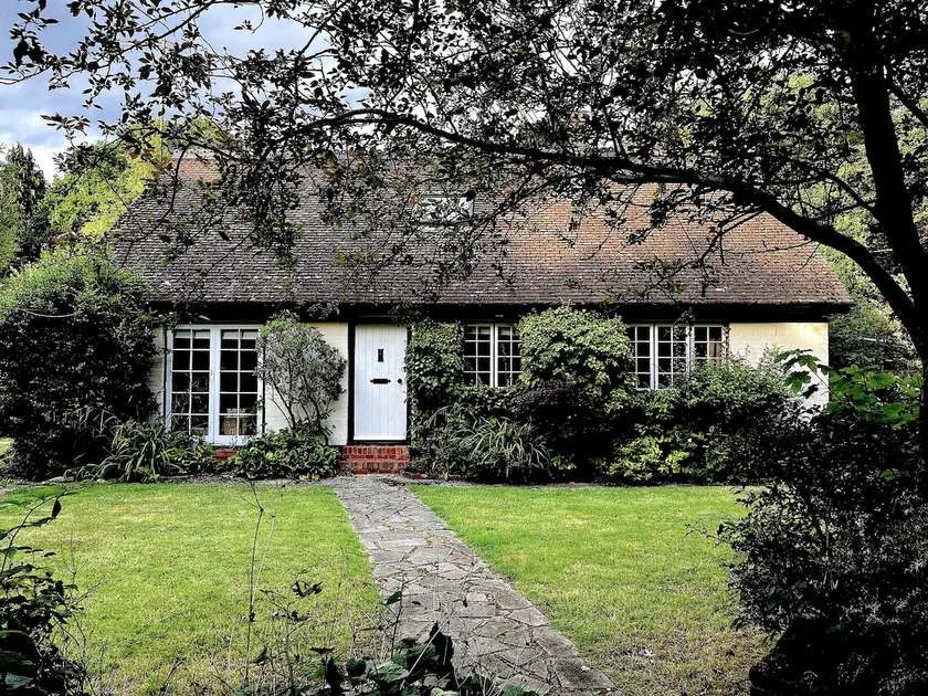 Picturesque 4 Bed Cottage Lingfield, Surrey - Image 1