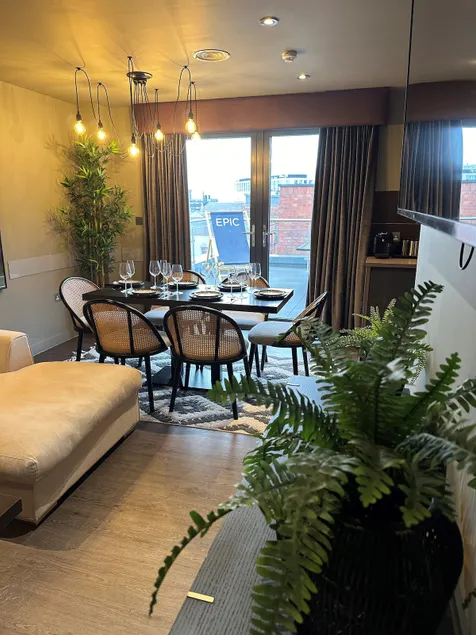 2 Bedroom Apartment with Balcony- Sleeps 4 - Image 1