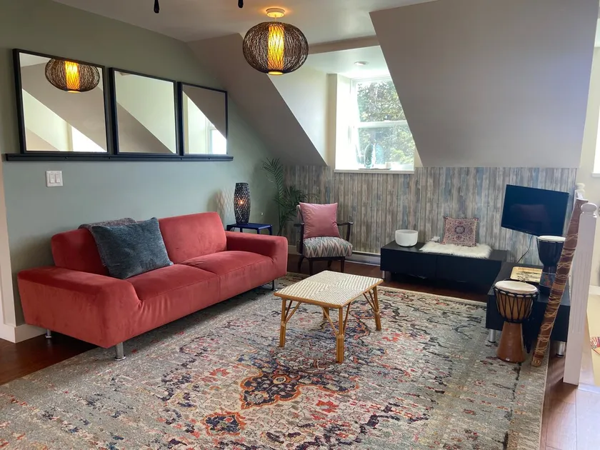 Carriage House in Pitt Meadows - Image 1