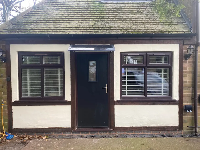 Guesthouse on golf course - Image 1