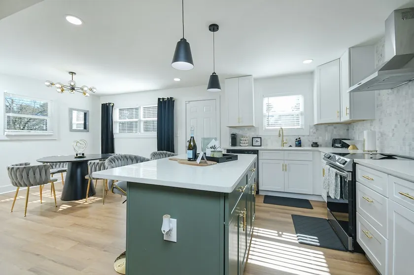The Oasis S-Kape: Bright & Stylish Home in ATL! - Image 1