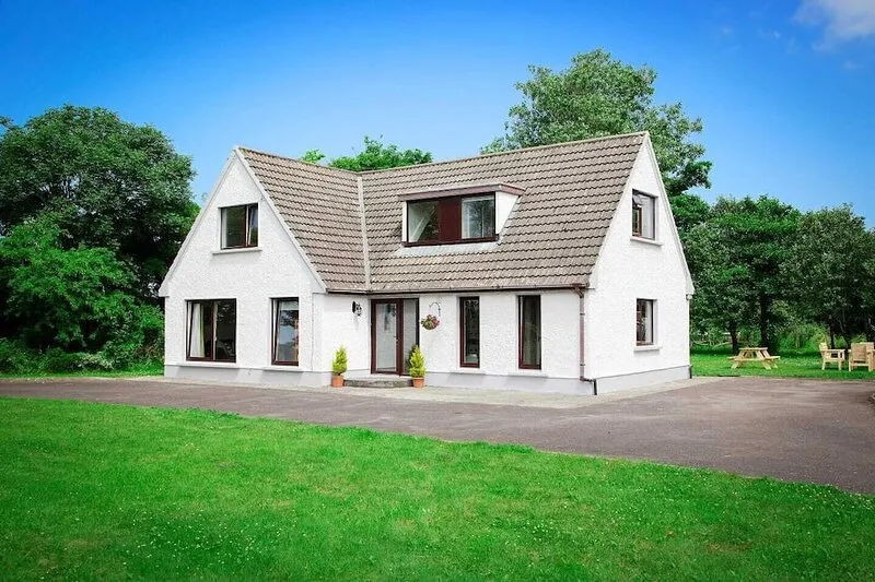 Ellie's Farmhouse - Image 1