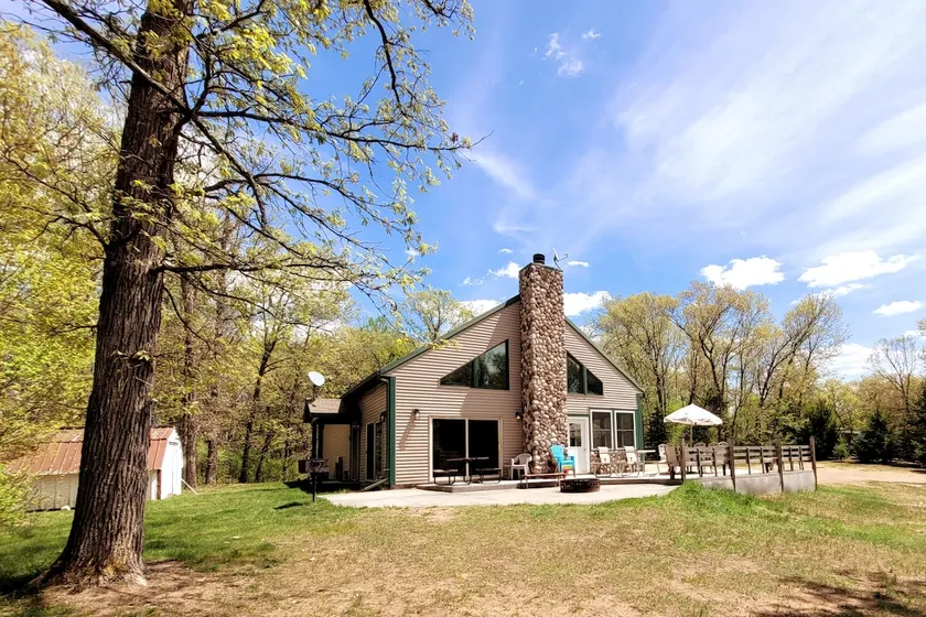 Secluded Cabin Sleeps 18 by Castle Rock, WI Dells - Image 1