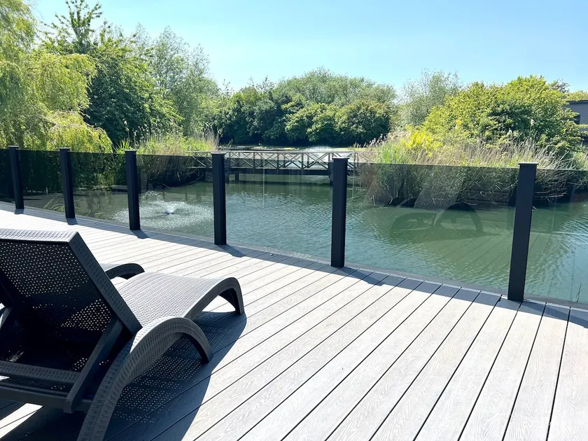 Romantic lakeside lodge -Hot tub- Fishing-Coastal - Image 1