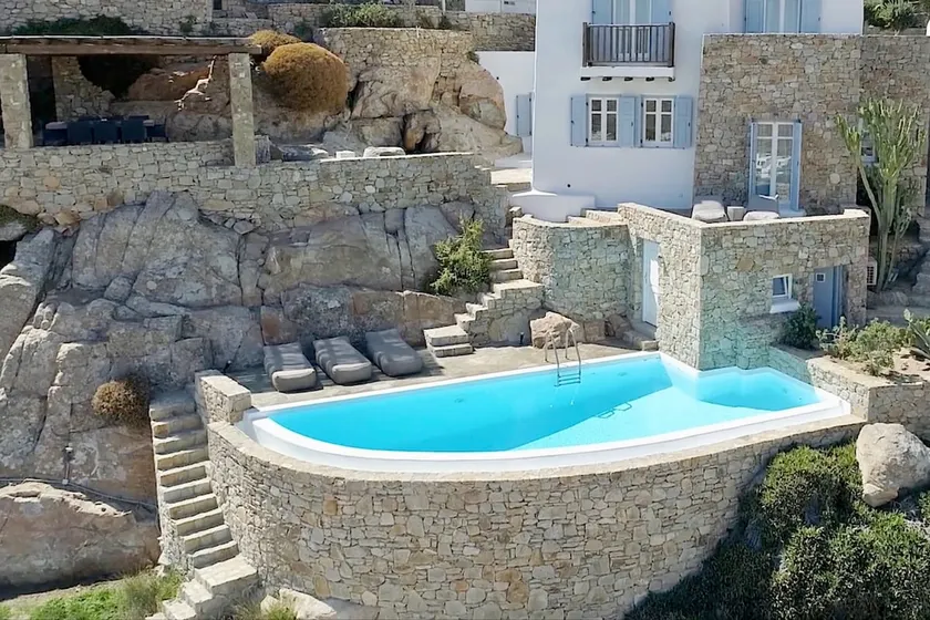 3BDR Villa Azurite • Heated Pool • 15' to Scorpios - Image 1