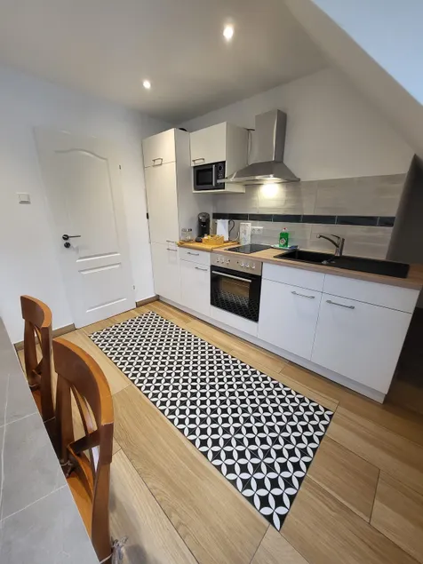 4 separate beds, 2 rooms - Image 1