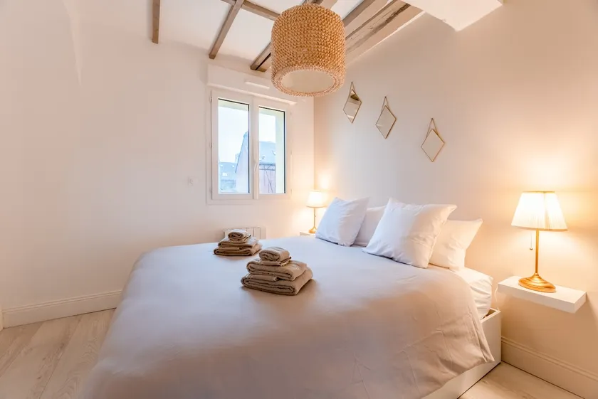 Suite Guccio • Elegant 1-Bedroom • Right Bank - Image 1