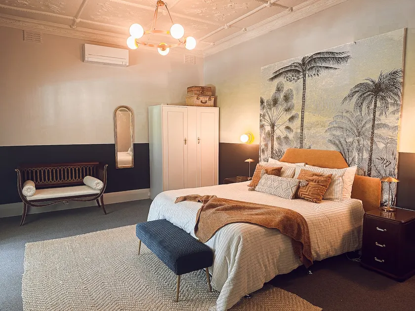 Nightfall - Vintage loft near Glenelg beach & town - Image 1