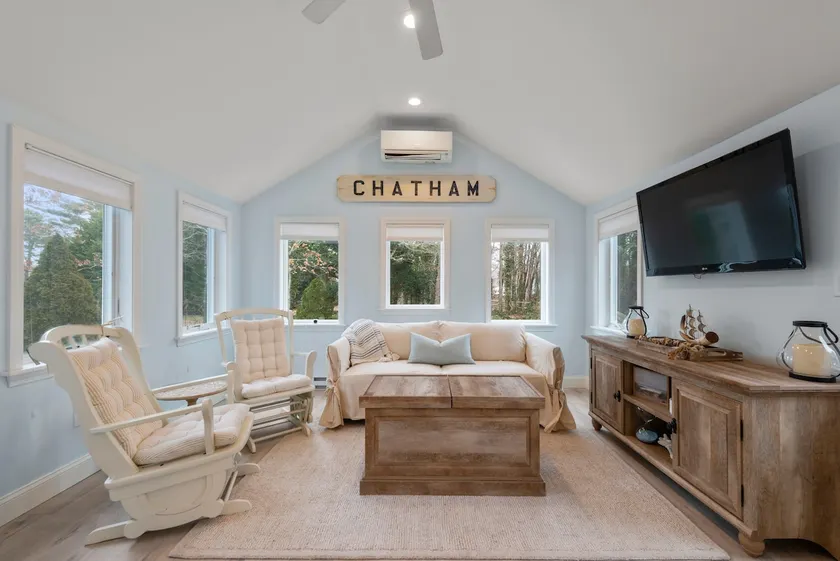 Close to Beach Renovated Dog Friendly Cape Cottage - Image 1
