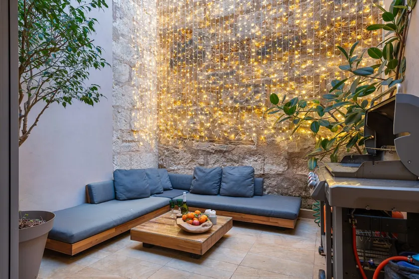 Garden house overlooking Lake Port d'Alcudia near the sea - Image 1