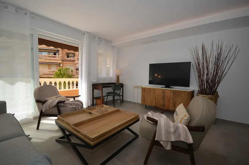 Mistral, 6 people, pool, air conditioning - Image 1