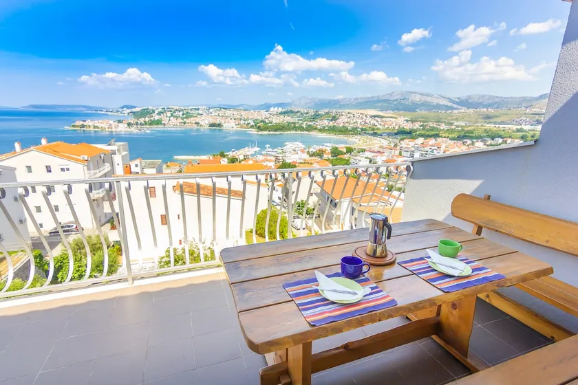 Beautiful apartment with terrace & sublime view near Split - Image 1
