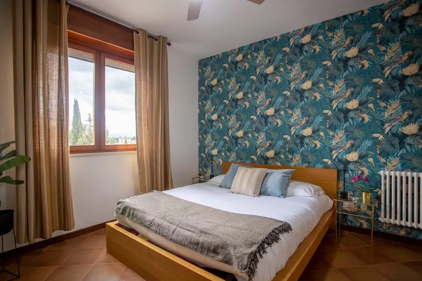 Emilia Modern Apartment with Free Parking - Image 1