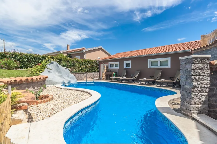 House Tomas with Pool near Pula, AC, 4+1, parking - Image 1