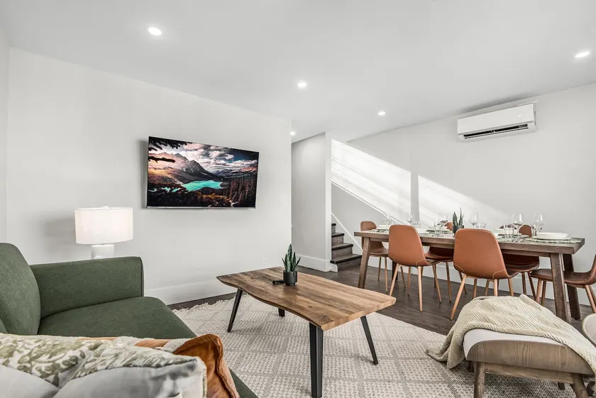 Sleeps 6 |TTC | Kensington Mkt | Trinity Bellwoods - Image 1